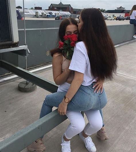 Underage female. . Chicas haciendo el amor
